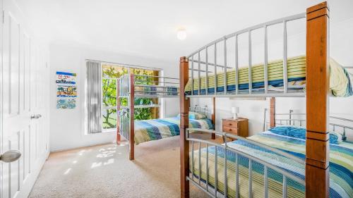 Yamba House | Taine Court