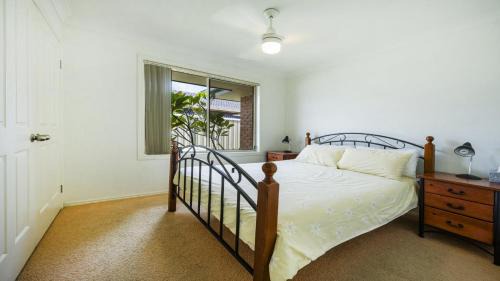 Yamba House | Taine Court