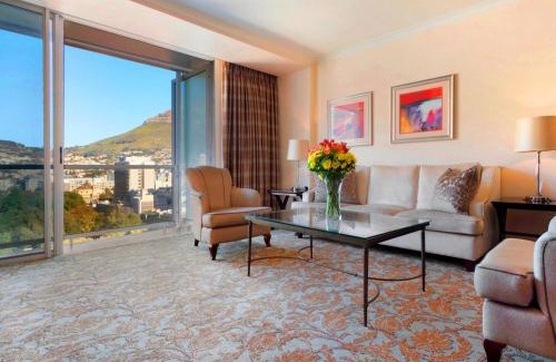 Bo'Kaap Apartment | Taj 2 bed Suite - deluxe hotel suite with lounge, kitchen & stunning Table Mtn views