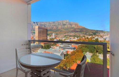 Bo'Kaap Apartment | Taj 2 bed Suite - deluxe hotel suite with lounge, kitchen & stunning Table Mtn views