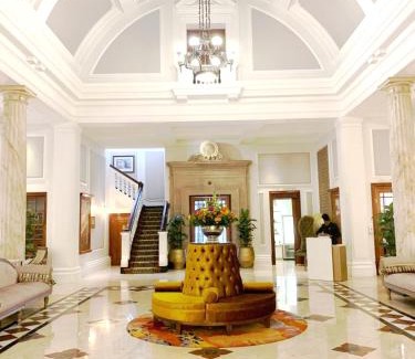 Cape Town City Centre Apartment | Taj Hotel Cape Town - luxury 5 star suites - very spacious with kitchenette, Lions Head views
