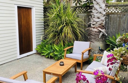 Hauraki Apartment | Takapuna Guest House. nModern, private self contained.nStroll to Beach & Shops