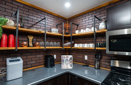 Springdale House | Take a trip to the Industrial Age in this centrally-located townhome.
