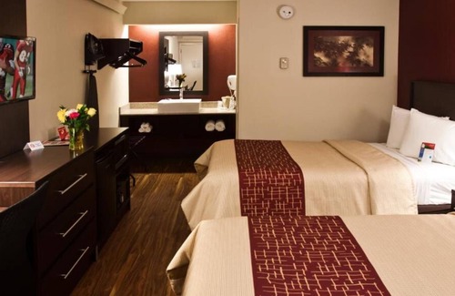 Dublin House | Take An Amazing Vacation! 2 Pet-Friendly Units, Minutes to Riverside Drive