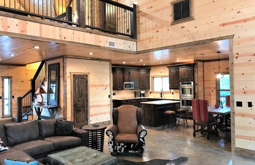 Hochatown House | "Take it Easy" Western Luxury Cabin in Beavers Bend
