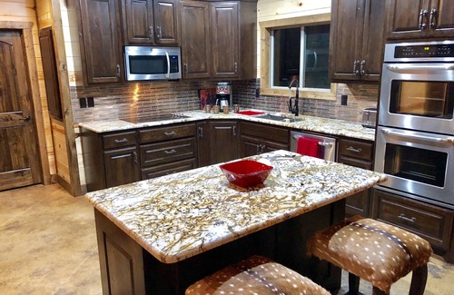 Hochatown House | "Take it Easy" Western Luxury Cabin in Beavers Bend