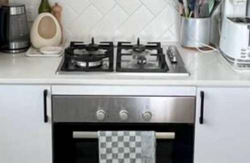 Newstead Apartment | Take Riverside Walks - Near a Family Flat - With a BBQ and Pool