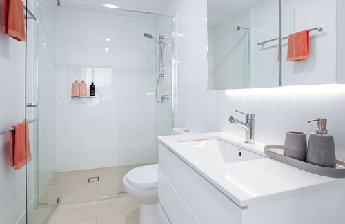 Newstead Apartment | Take Riverside Walks - Near a Family Flat - With a BBQ and Pool