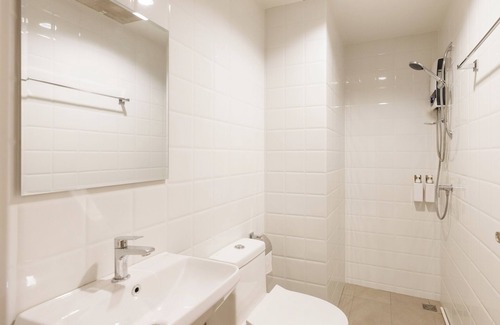 Bang Na Hotel | Takka Hotel - Bearing