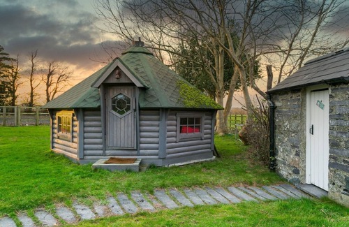 Bangor Apartment | Tal Y Bont Uchaf - a remote that sleeps 24 guests in 11 bedrooms