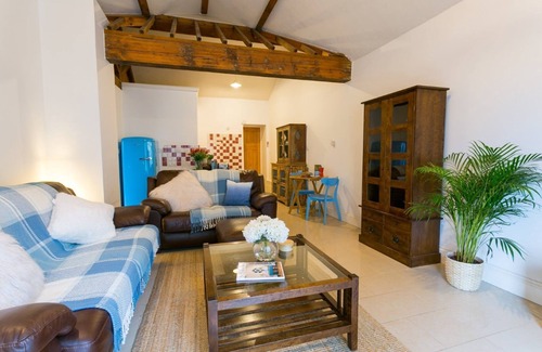 Bangor Apartment | Tal Y Bont Uchaf Cottage - a dog that sleeps 2 guests in 1 bedroom