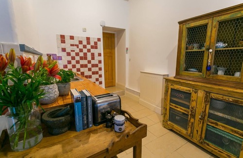 Bangor Apartment | Tal Y Bont Uchaf Cottage - a dog that sleeps 2 guests in 1 bedroom