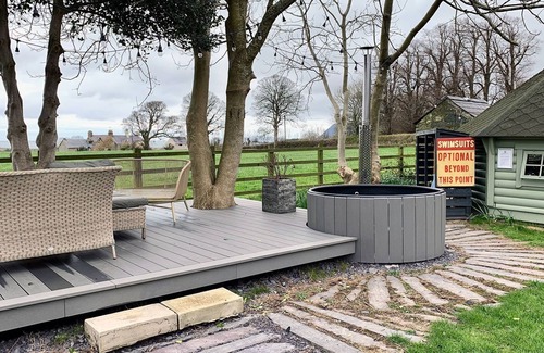 Bangor Apartment | Tal Y Bont Uchaf Stables - a hot tub that sleeps 16 guests in 5 bedrooms