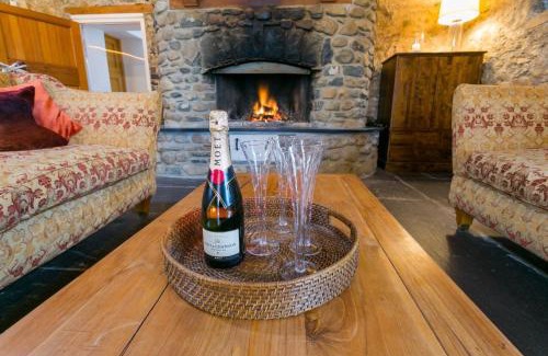 Bangor House | Tal Y Bont Uchaf Stables