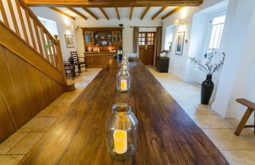 Bangor House | Tal Y Bont Uchaf Stables