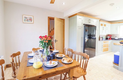 Bala House | TALAR WEN, pet friendly, with open fire in Bala