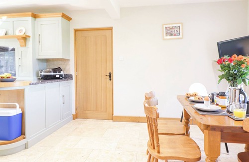 Bala House | TALAR WEN, pet friendly, with open fire in Bala