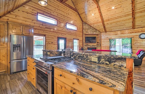 Talihina Cabin | Talihina Retreat w/ Kiamichi River Access!