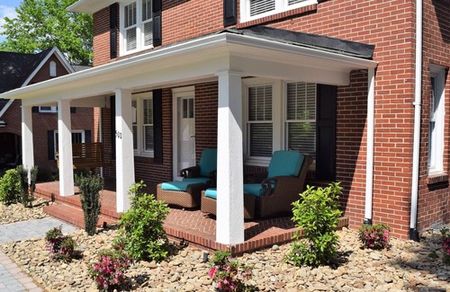 Lincolnton House | Talk of the Town - (Whole House) Sleeps 10