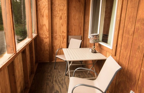 Talkeetna Cabin | Talkeetna Wilderness Lodge - Studio Cabin #1 – Queen Bed