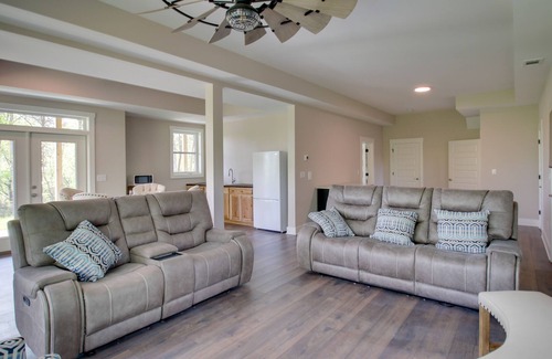 Talking Rock Apartment | Talking Rock Vacation Rental w/ Fire Pit!