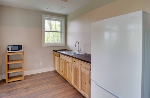 Talking Rock Apartment | Talking Rock Vacation Rental w/ Fire Pit!