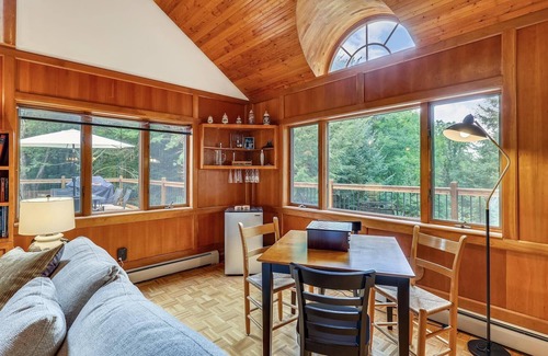Stowe House | Talking Trees Lodge: 4 br, wood fireplace, deck, hot tub, garage!
