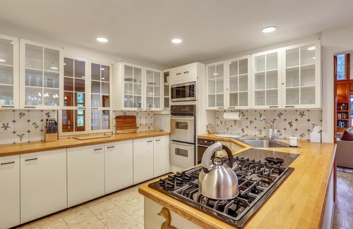 Stowe House | Talking Trees Lodge: 4 br, wood fireplace, deck, hot tub, garage!