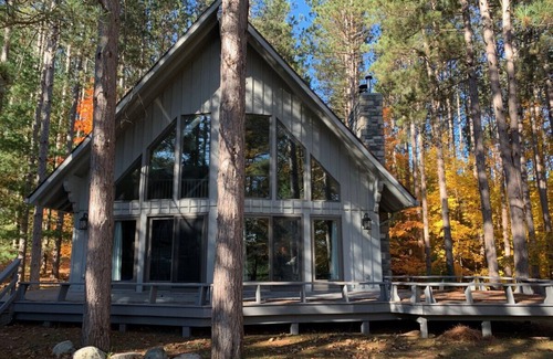 Thompsonville Ski Chalet | Tall Pines Escape at Crystal Mountain! Walk to Resort!