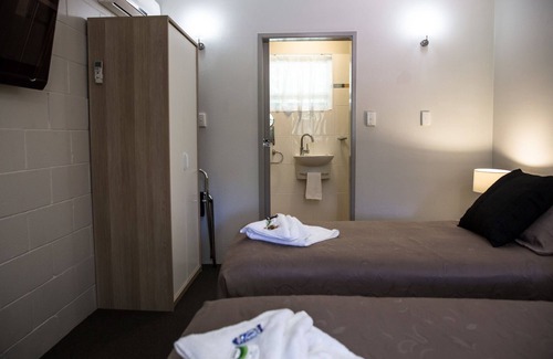 North Tamborine Hotel | Tall Trees Motel