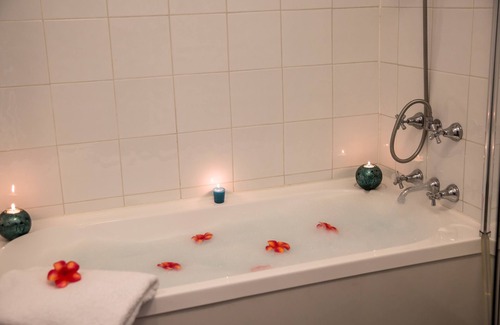 North Tamborine Hotel | Tall Trees Motel