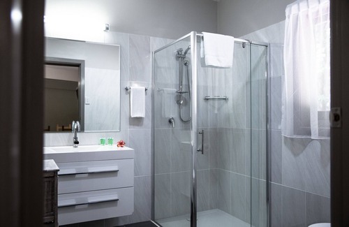 North Tamborine Hotel | Tall Trees Motel