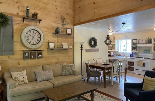 Lakemont Cottage | Tallulah Falls Cabin: location, location. location