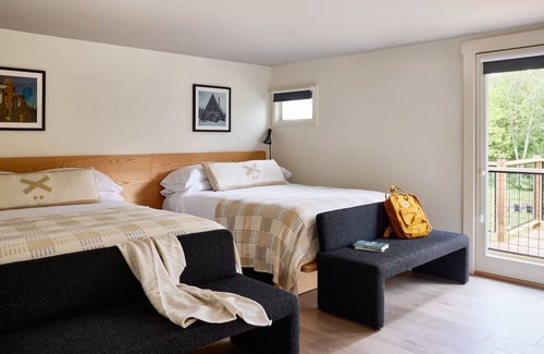Stowe Area Hotel | Tälta Lodge | 3 Deluxe Rooms with Double Queens | with Outdoor Fire Pits