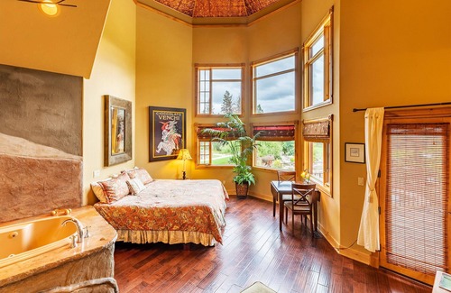 Sandpoint Hotel | Talus Rock Retreat