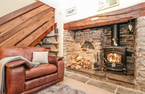 Bwlch Cottage | TALWORTH, pet friendly, character holiday cottage in Bwlch