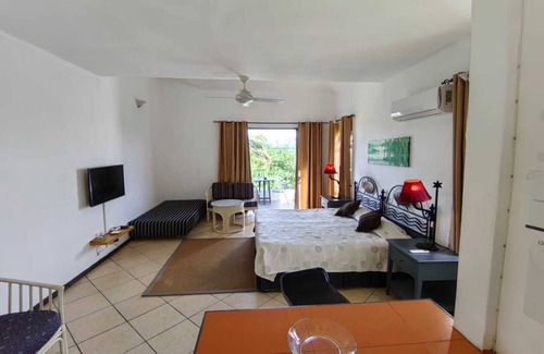 La Gaulette Bed & Breakfast | Tam Studio