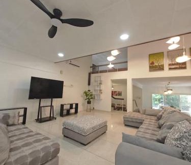 Kuala Lumpur Villa | Taman Duta KL Deluxe Villa by uBook