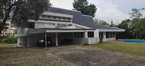Kuala Lumpur Villa | Taman Duta KL Deluxe Villa by uBook