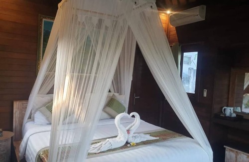 Mushroom Bay Hotel | Taman Sari Villa, Nusa Lembongan #1 Twin Bedroom with Garden view