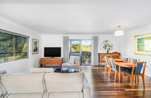 Bogangar House | 'Tamarind Retreat' A Leafy Coastal Home