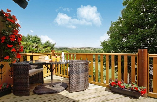 Shipley Cabin | Tamarisk - 5 Star - Pet Friendly - Hot Tub - Scandinavian Log Cabin