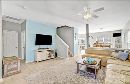 Charlotte Bed & Breakfast | Tamaya Stewart