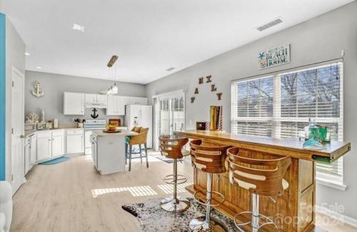 Charlotte Bed & Breakfast | Tamaya Stewart