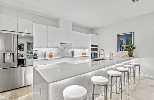Arlington Park House | Tamiami Vice - Luxury Siesta Key Home with Heated Pool & Prime Location – Book Your Escape Today!