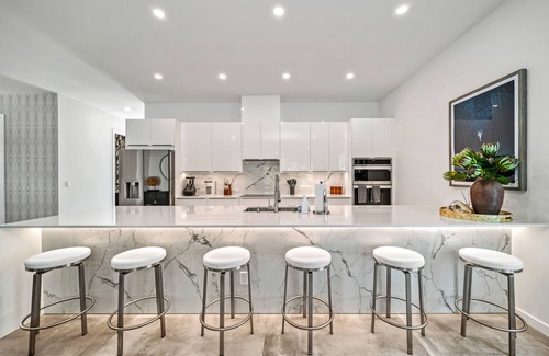 Arlington Park House | Tamiami Vice - Luxury Siesta Key Home with Heated Pool & Prime Location – Book Your Escape Today!