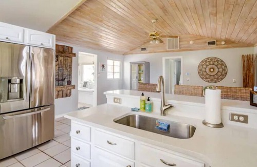 Ruskin House | Tampa Bay Waterfront Home-Pet Friendly-Hot Tub-Complimentary Kayaks