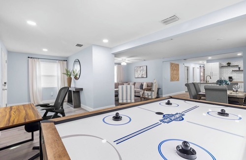 Orient Park House | Tampa Modern and Cozy Getaway Near Downtown and Ybor