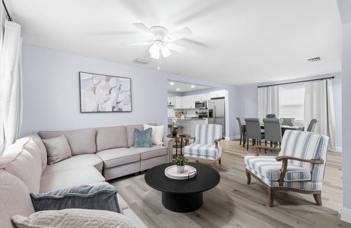 Orient Park House | Tampa Modern and Cozy Getaway Near Downtown and Ybor