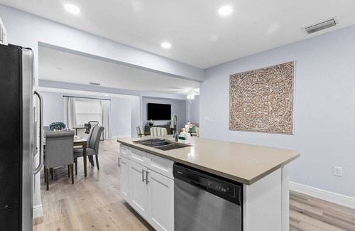 Orient Park House | Tampa Modern and Cozy Getaway Near Downtown and Ybor
